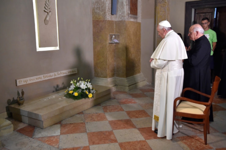 Đức Thánh Cha đi thằm viếng mộ của hai linh mục tại Mantoue và Barbiana